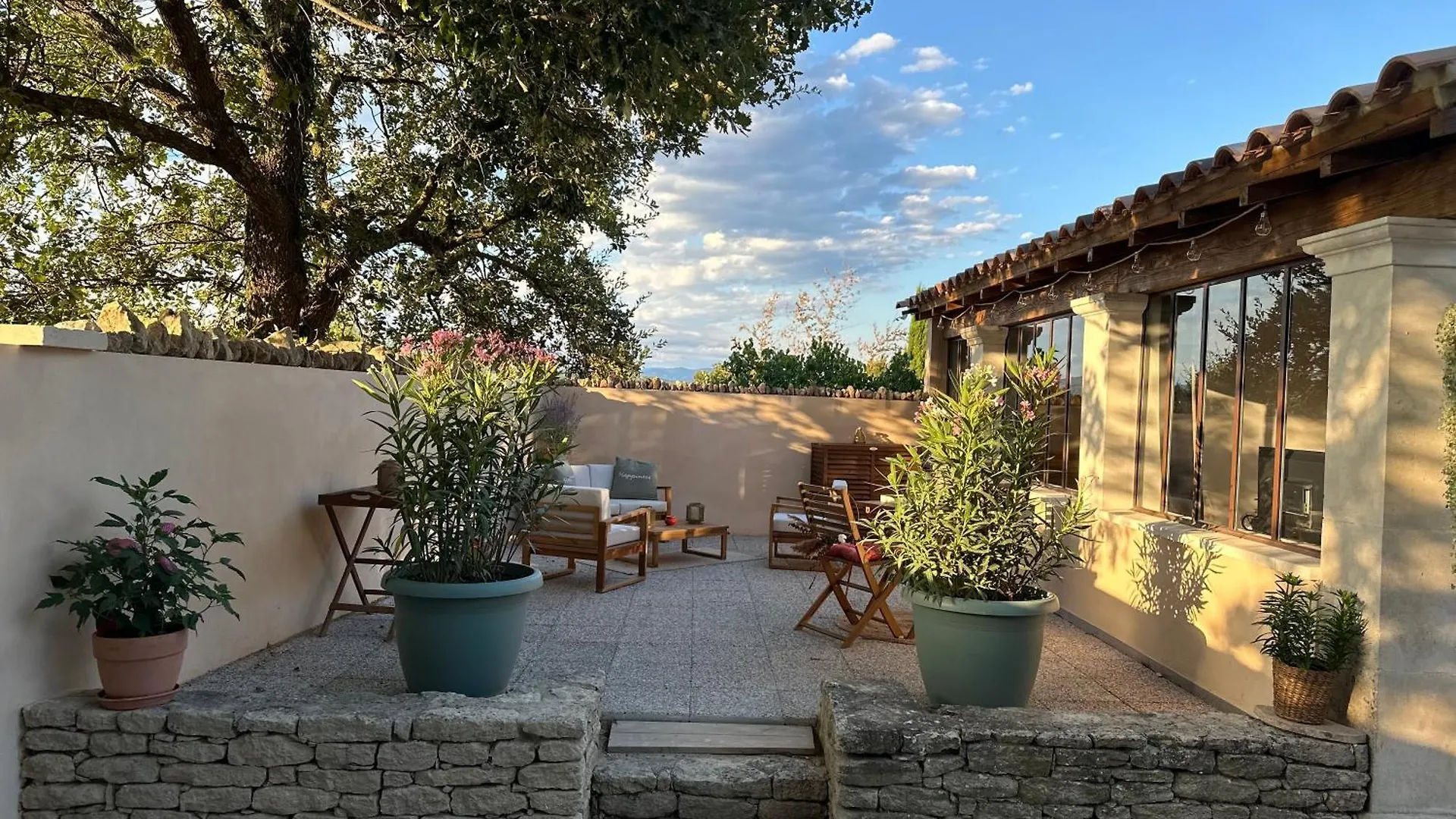 דירות Maubec  La Provence Maubec (Vaucluse)